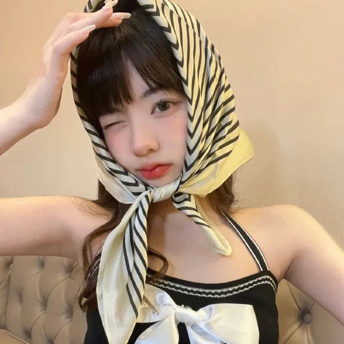 女人与英雄 海报