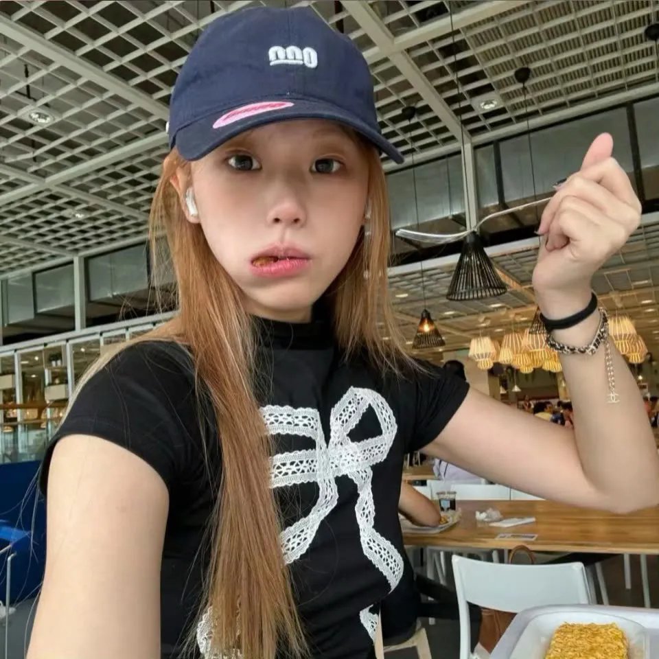 他夏天住在楼下 海报